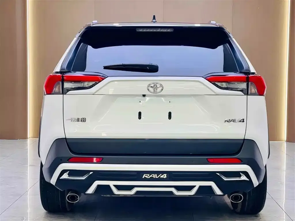 Toyota RAV4 — фото 10