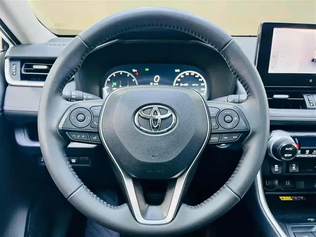 Toyota RAV4 — фото 3