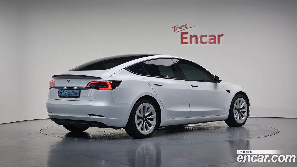 Tesla Model 3 — фото 2