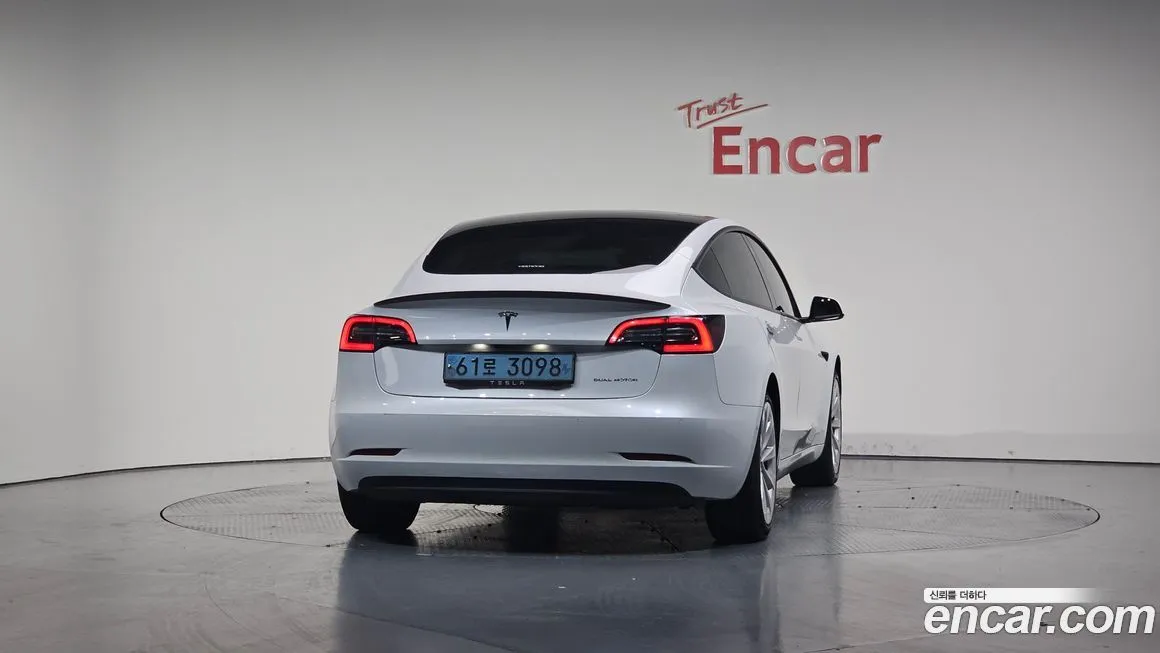 Tesla Model 3 — фото 4