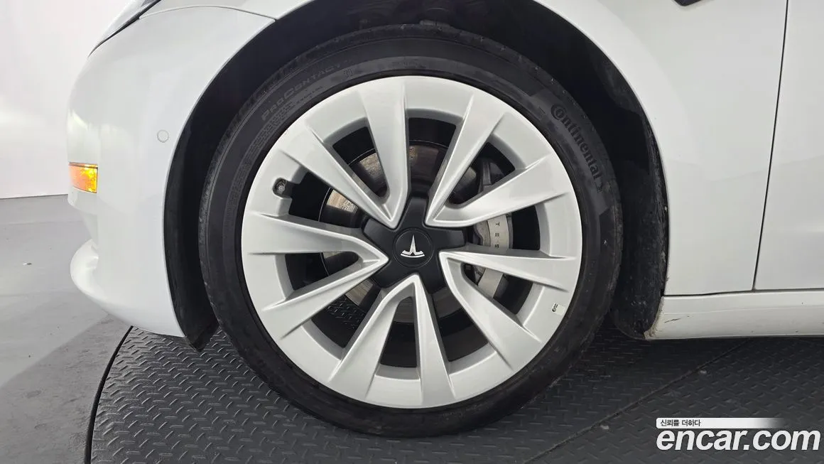 Tesla Model 3 — фото 5