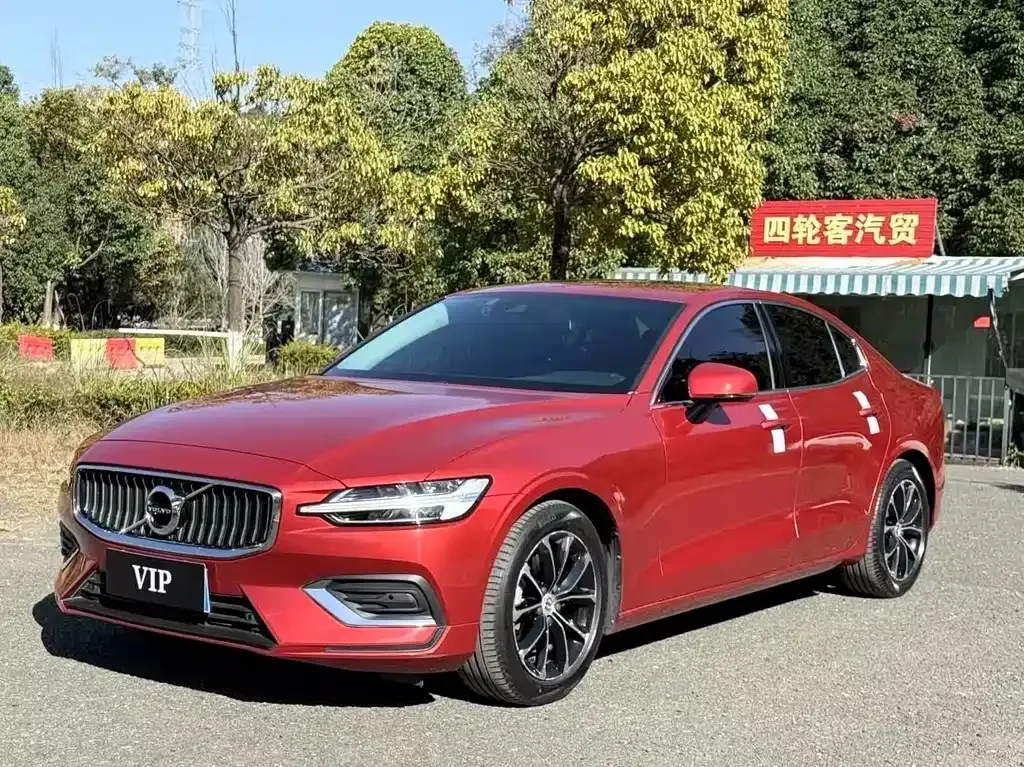 Volvo S60 — фото 1