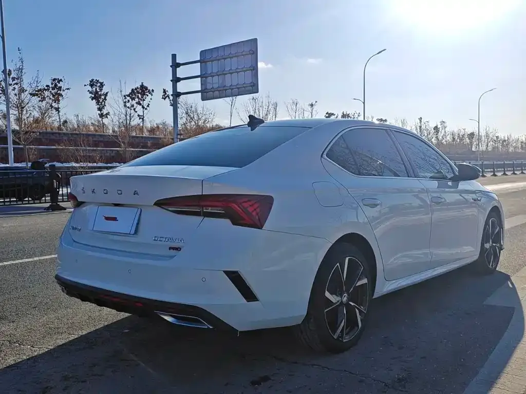 Skoda Octavia — фото 7