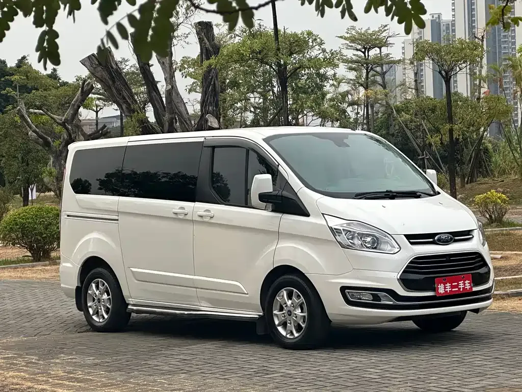 Ford Tourneo — фото 3