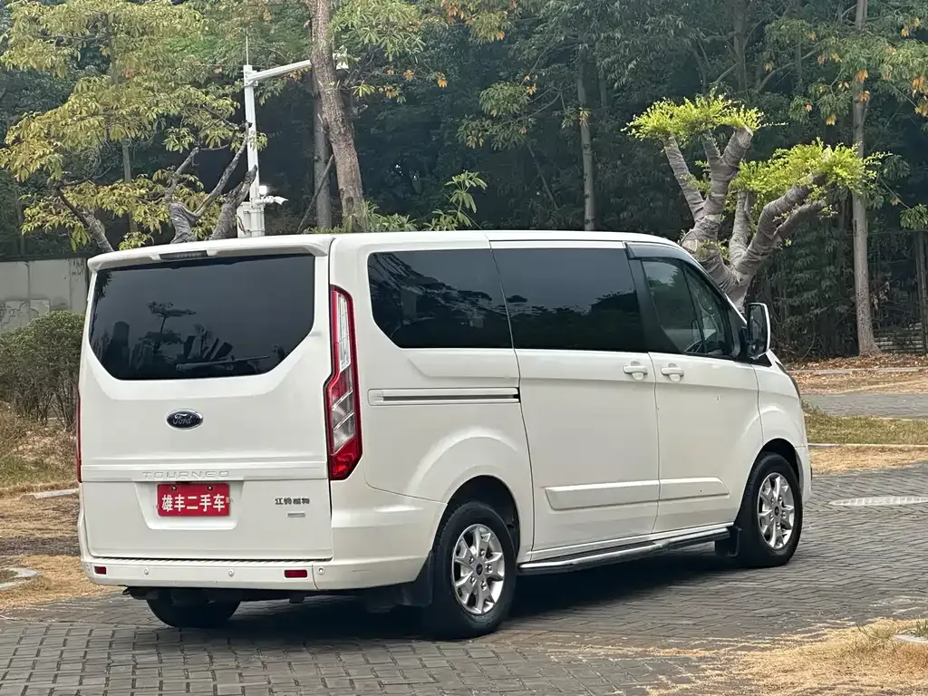 Ford Tourneo — фото 7