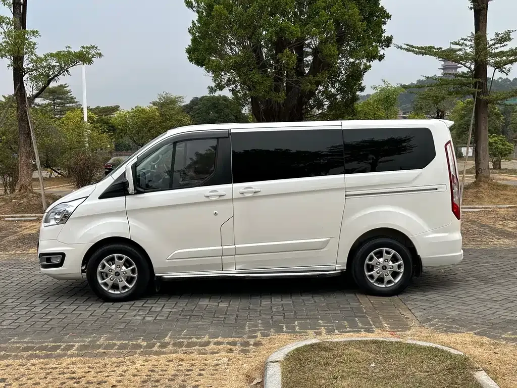 Ford Tourneo — фото 8