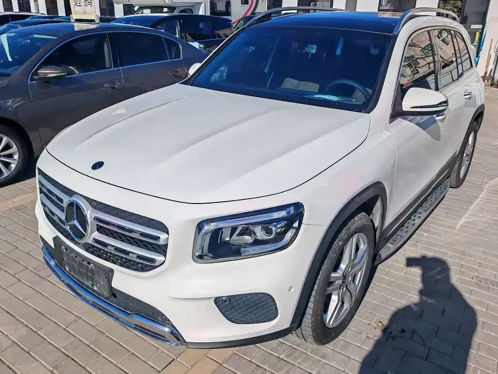 Mercedes-Benz GLB — фото 1