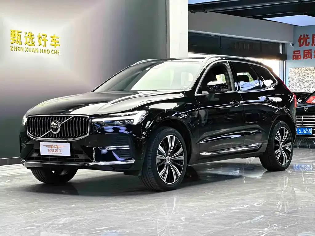 Volvo XC60 PHEV — фото 1
