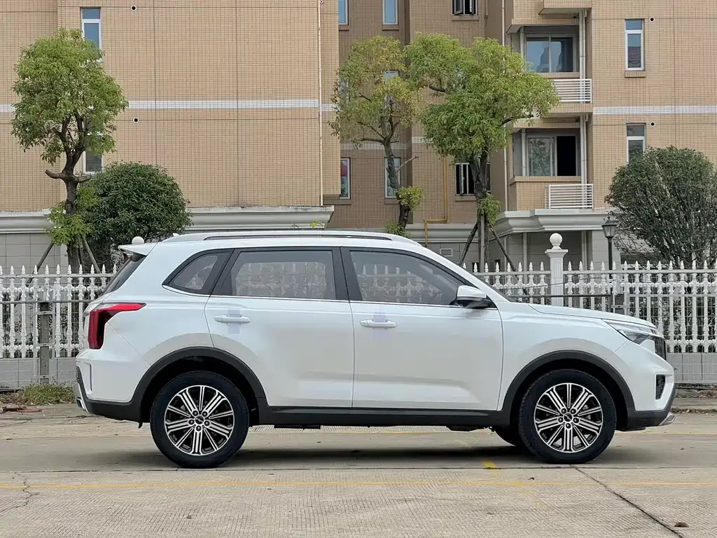 Kia Sportage — фото 9
