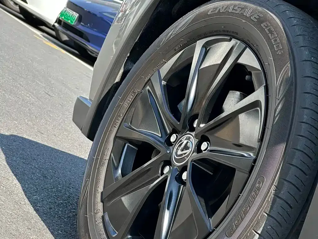 Lexus UX New Energy — фото 10