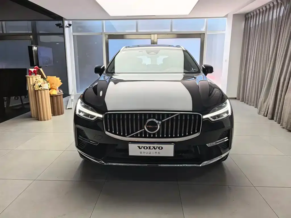Volvo XC60 — фото 2