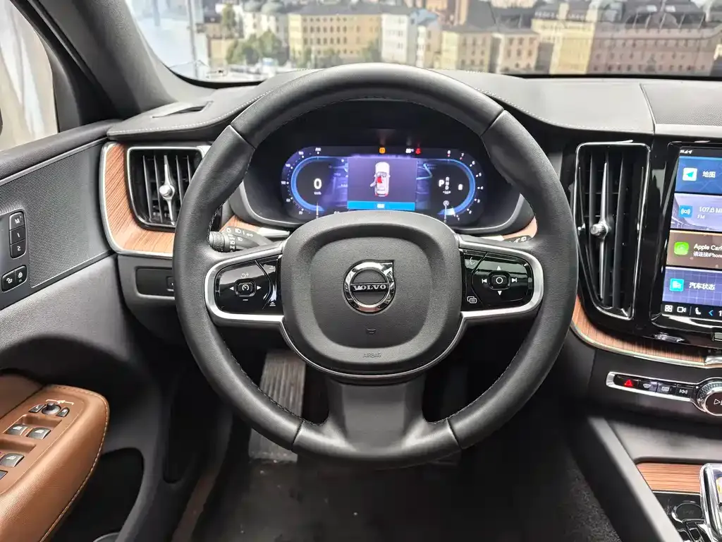 Volvo XC60 — фото 4