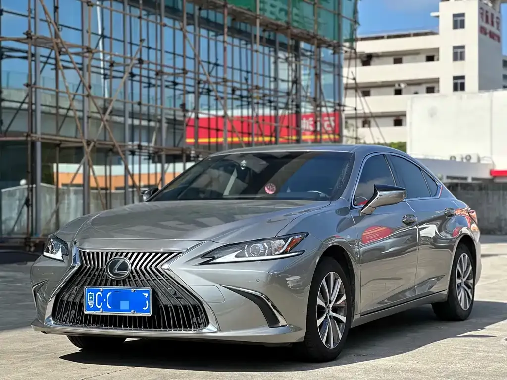 Lexus ES — фото 1