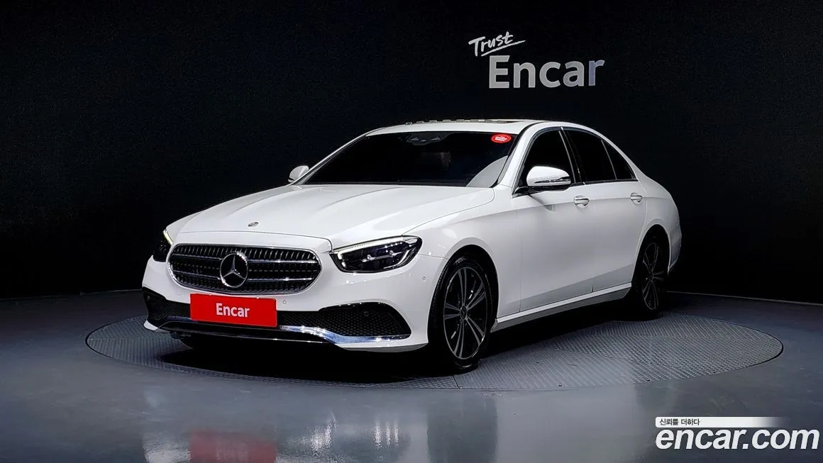 Mercedes-Benz E-Class — фото 1