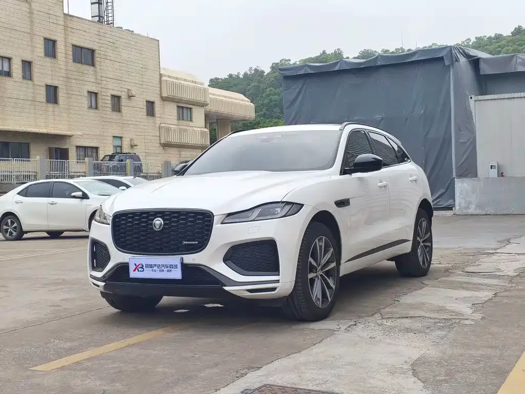 Jaguar F-PACE — фото 1