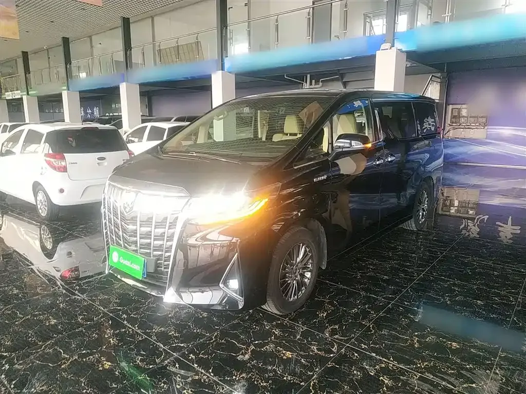 Toyota Alphard — фото 2
