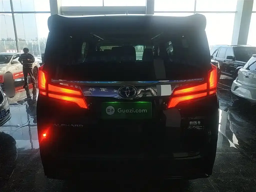 Toyota Alphard — фото 6