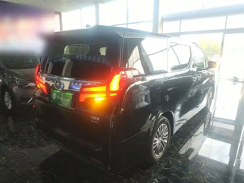 Toyota Alphard — фото 7