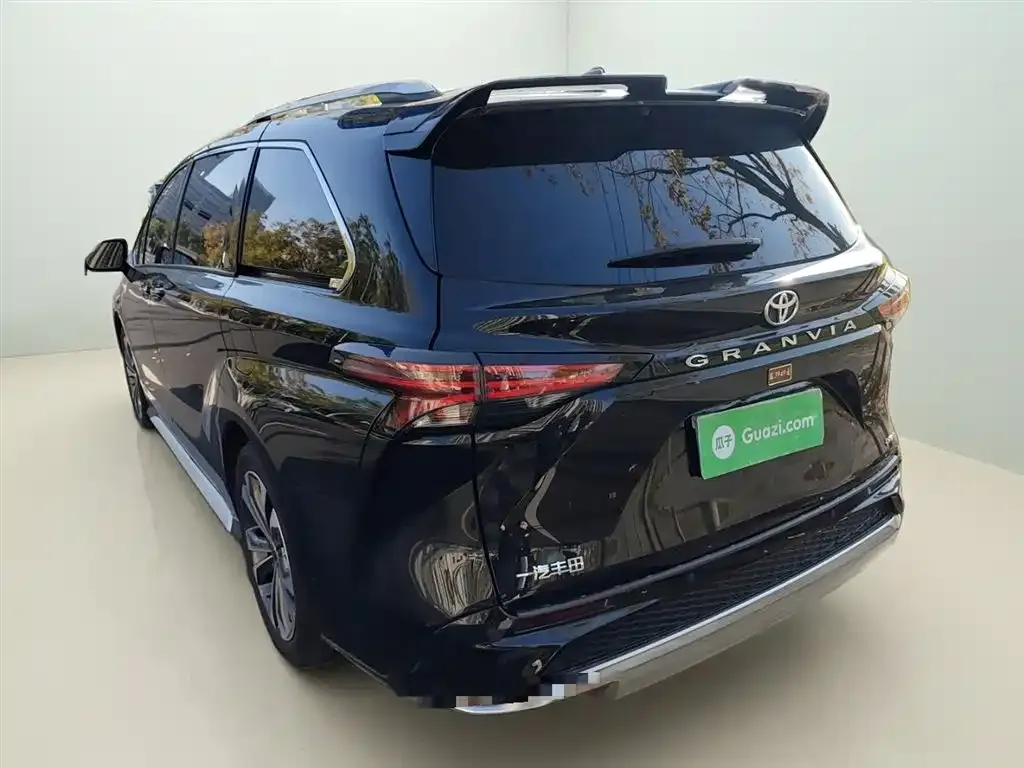 Toyota Granvia — фото 5