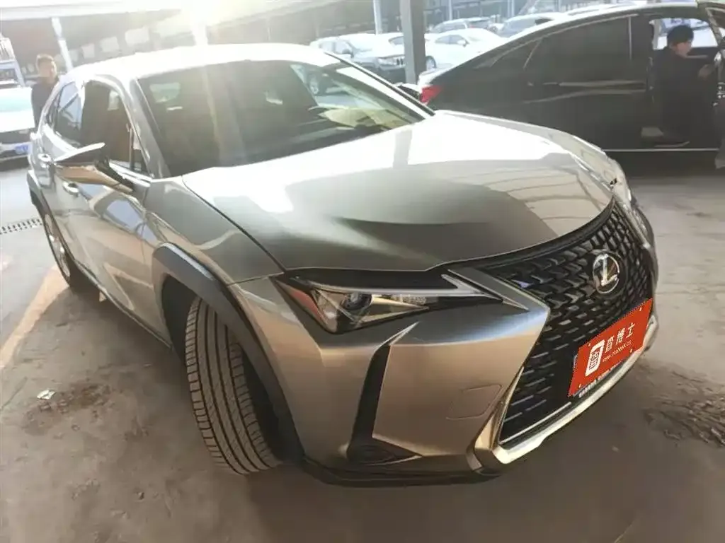 Lexus UX — фото 2