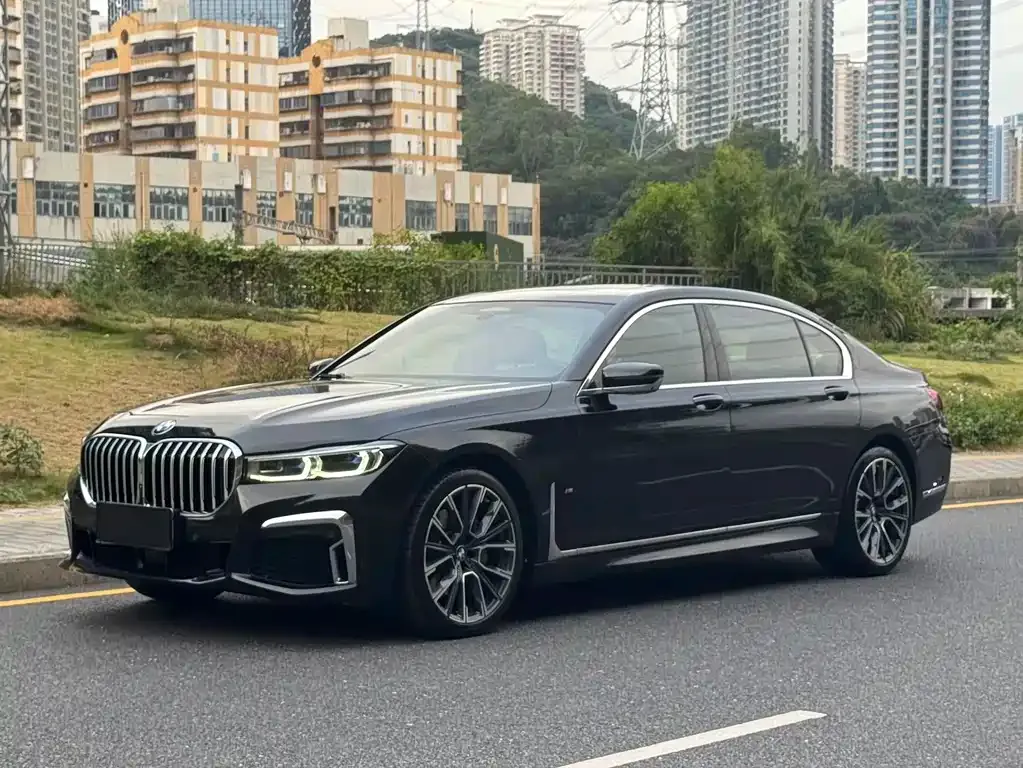 BMW 7 Series — фото 1