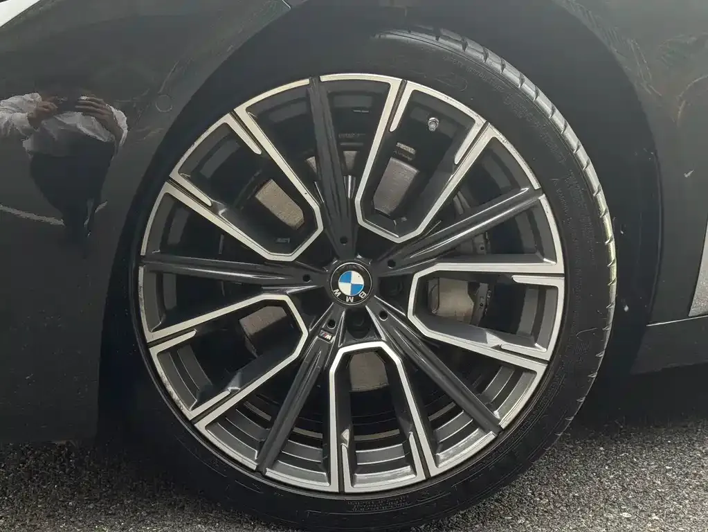 BMW 7 Series — фото 10