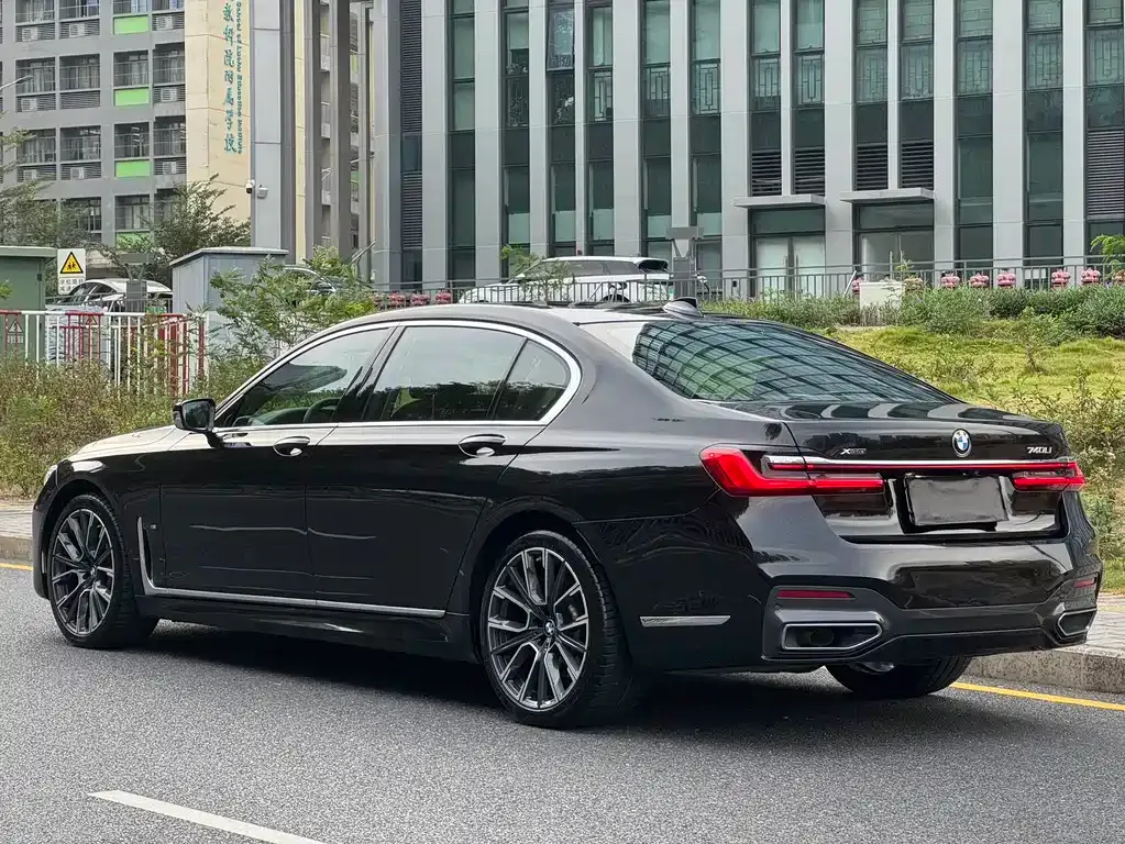 BMW 7 Series — фото 5