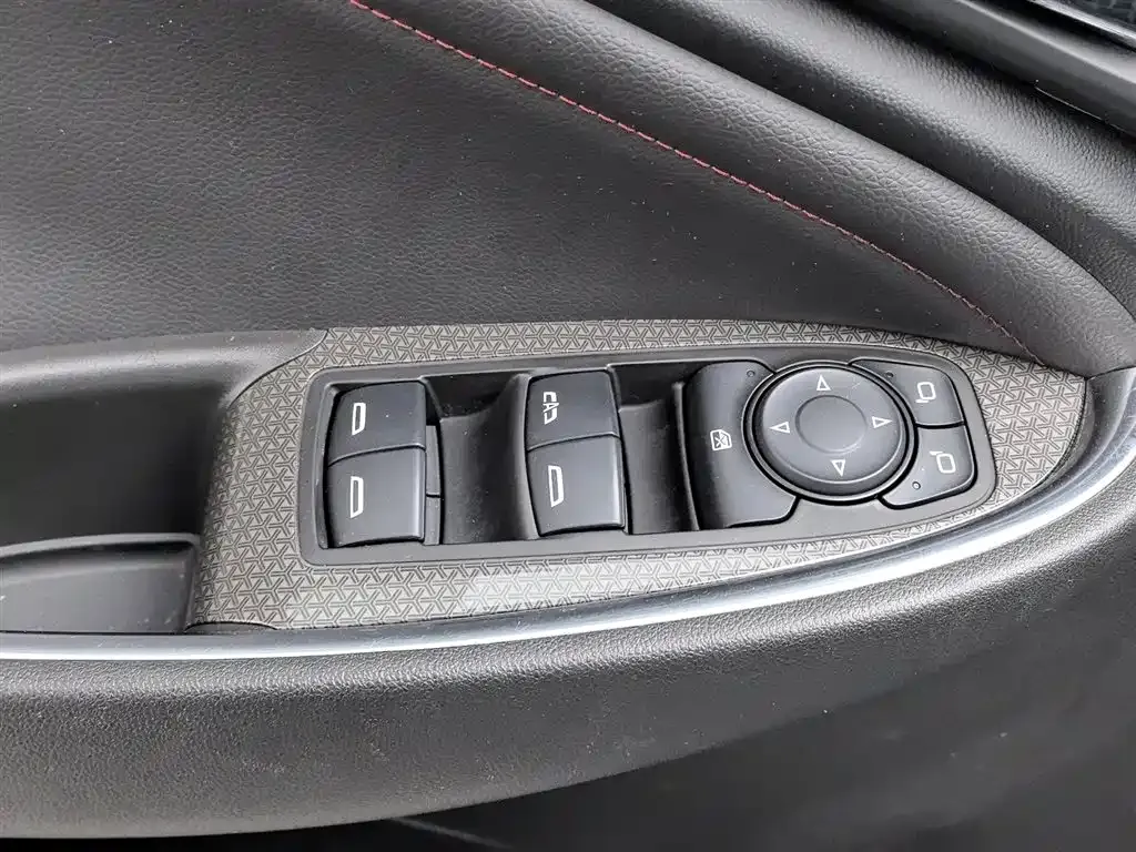 Chevrolet Malibu XL — фото 9