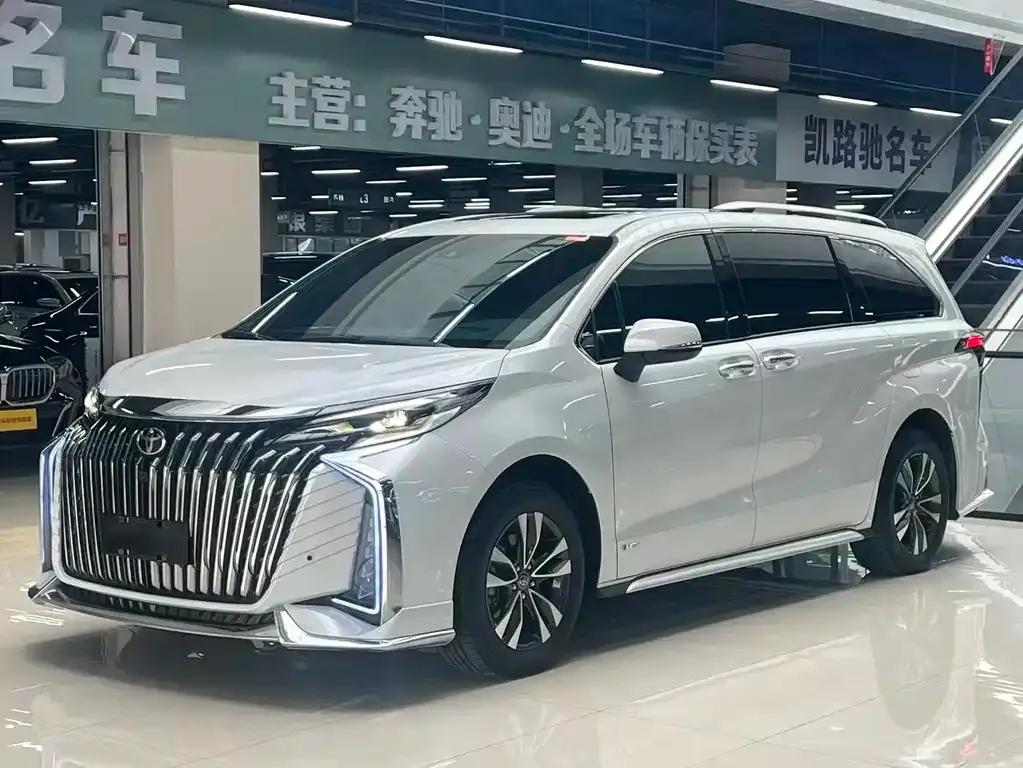 Toyota Granvia — фото 1