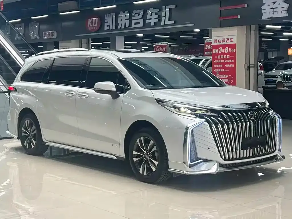 Toyota Granvia — фото 3