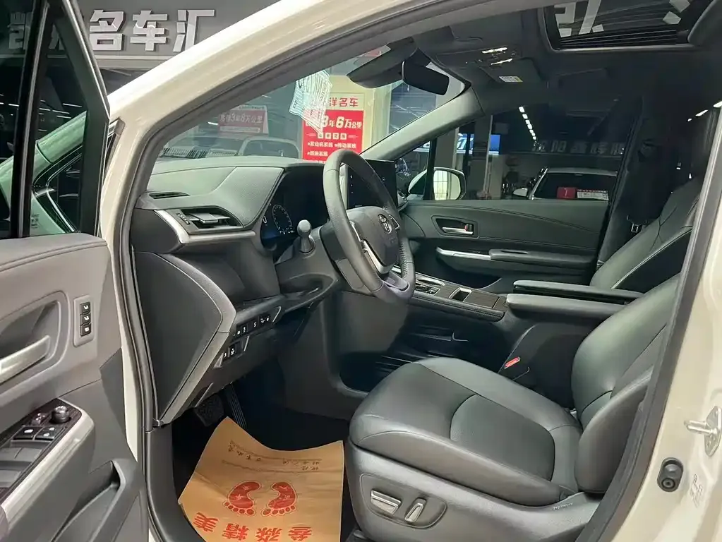Toyota Granvia — фото 4