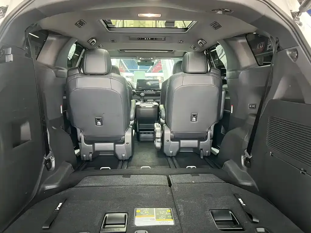 Toyota Granvia — фото 5