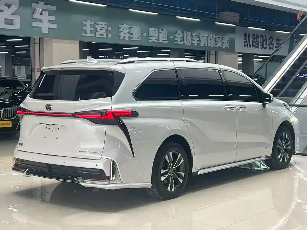 Toyota Granvia — фото 7