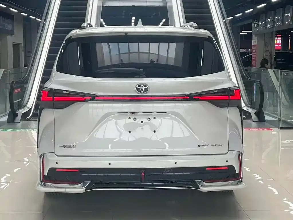 Toyota Granvia — фото 8