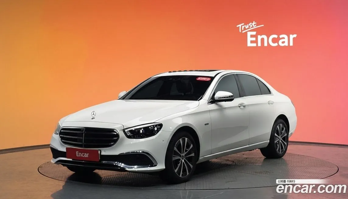 Mercedes-Benz E-Class — фото 1