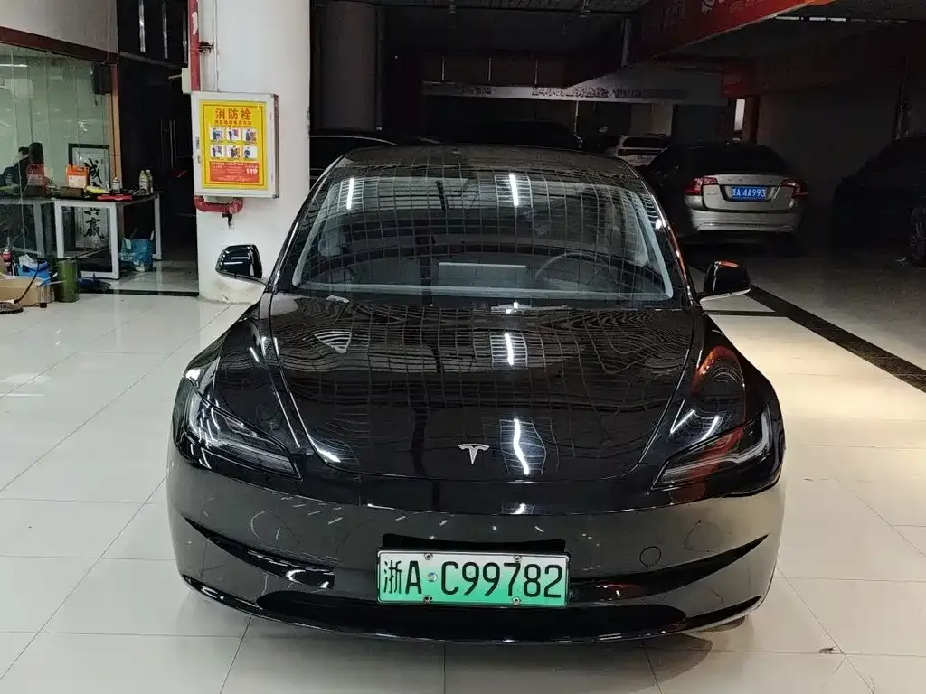 Tesla Model 3 — фото 2