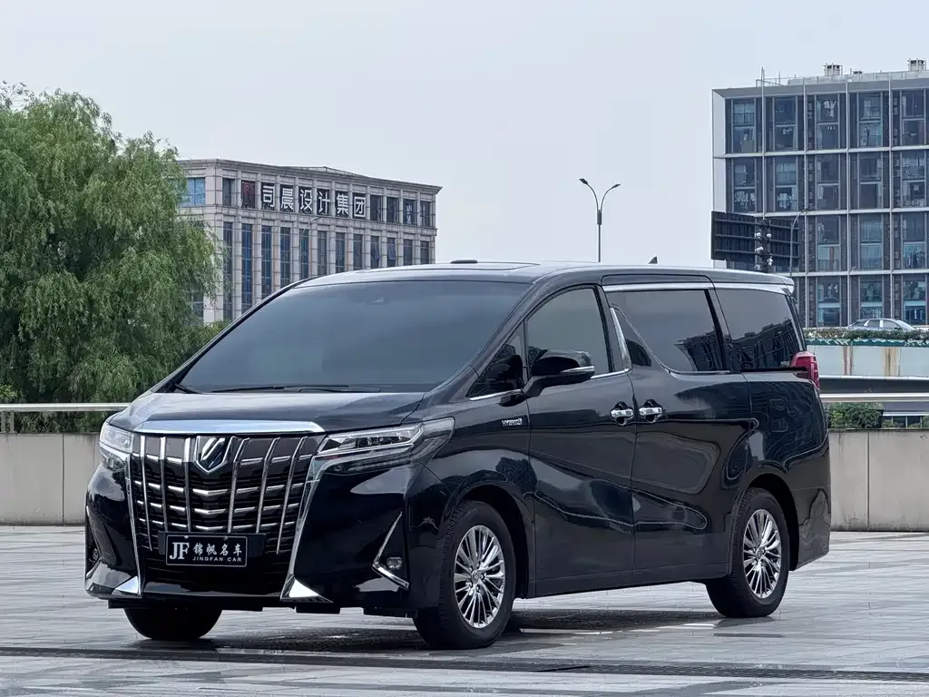 Toyota Alphard — фото 2