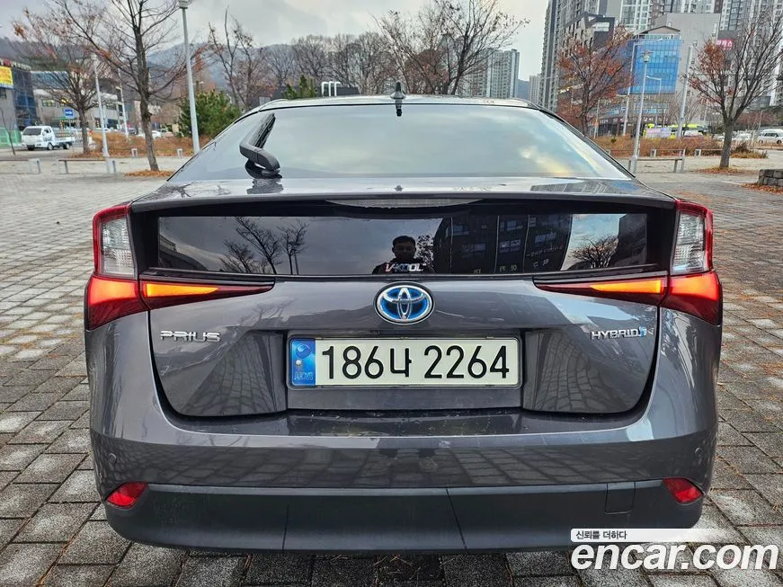 Toyota Prius — фото 6