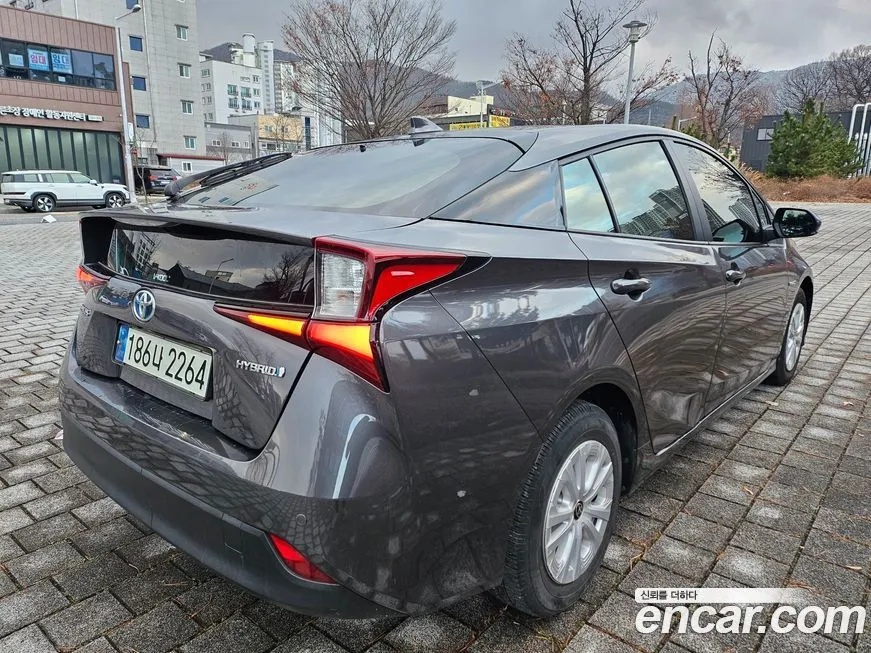 Toyota Prius — фото 7