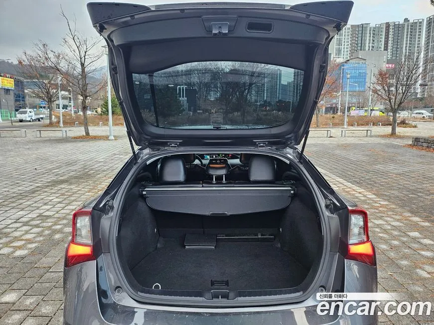Toyota Prius — фото 8