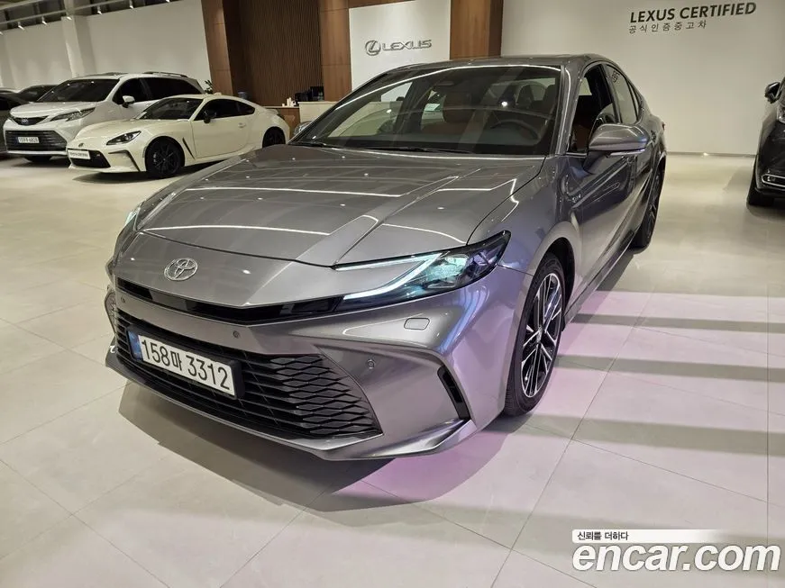 Toyota Camry — фото 1