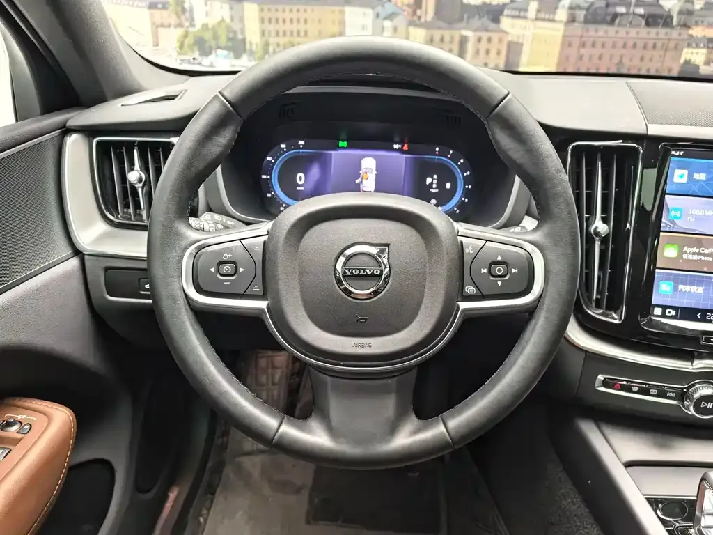 Volvo XC60 — фото 4