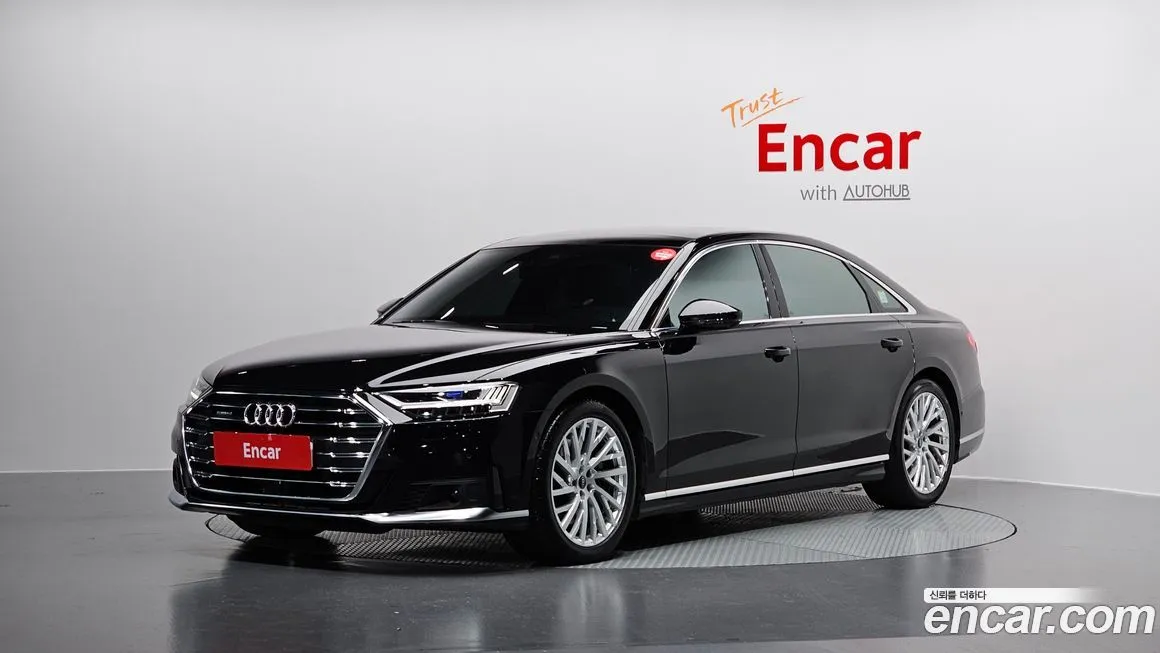 Audi A8 — фото 1