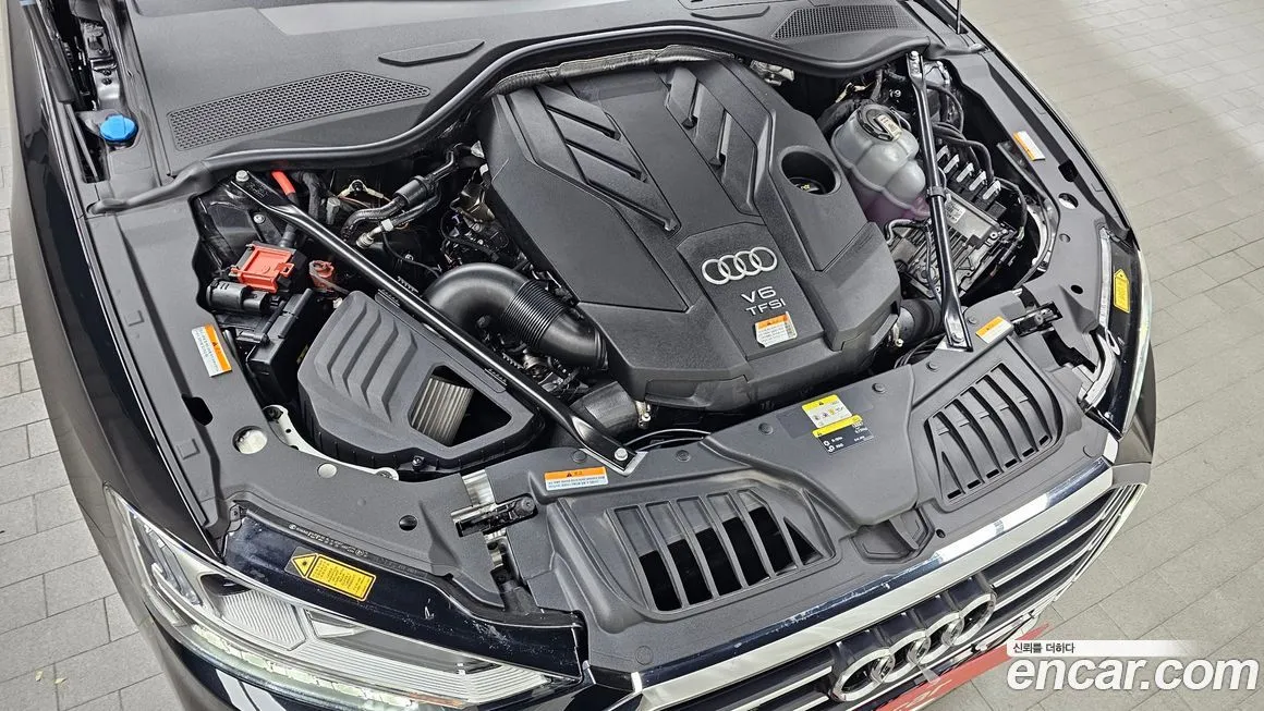 Audi A8 — фото 6