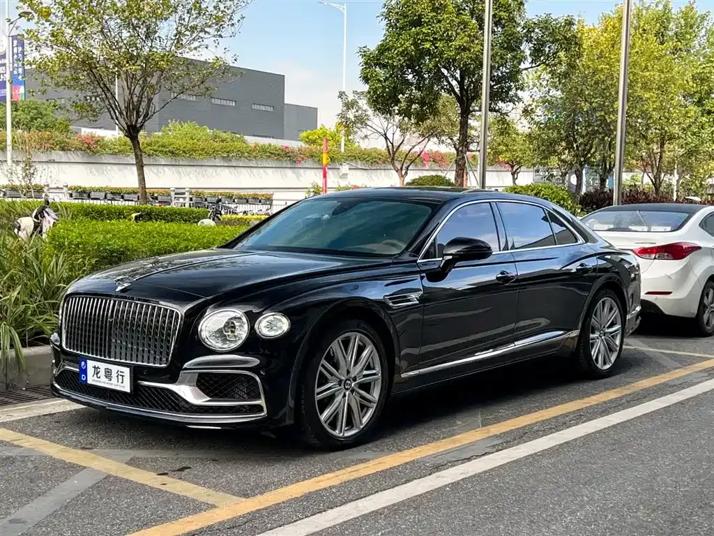 Bentley Flying Spur — фото 1
