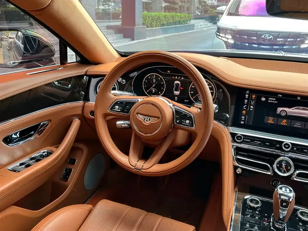 Bentley Flying Spur — фото 10