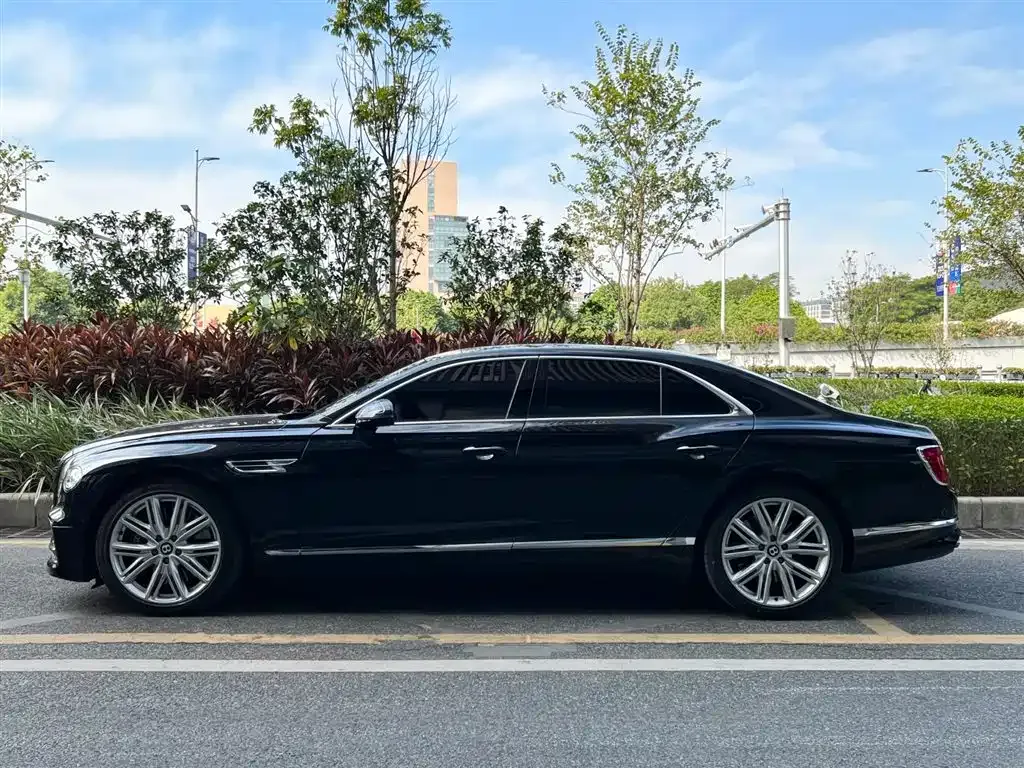 Bentley Flying Spur — фото 3