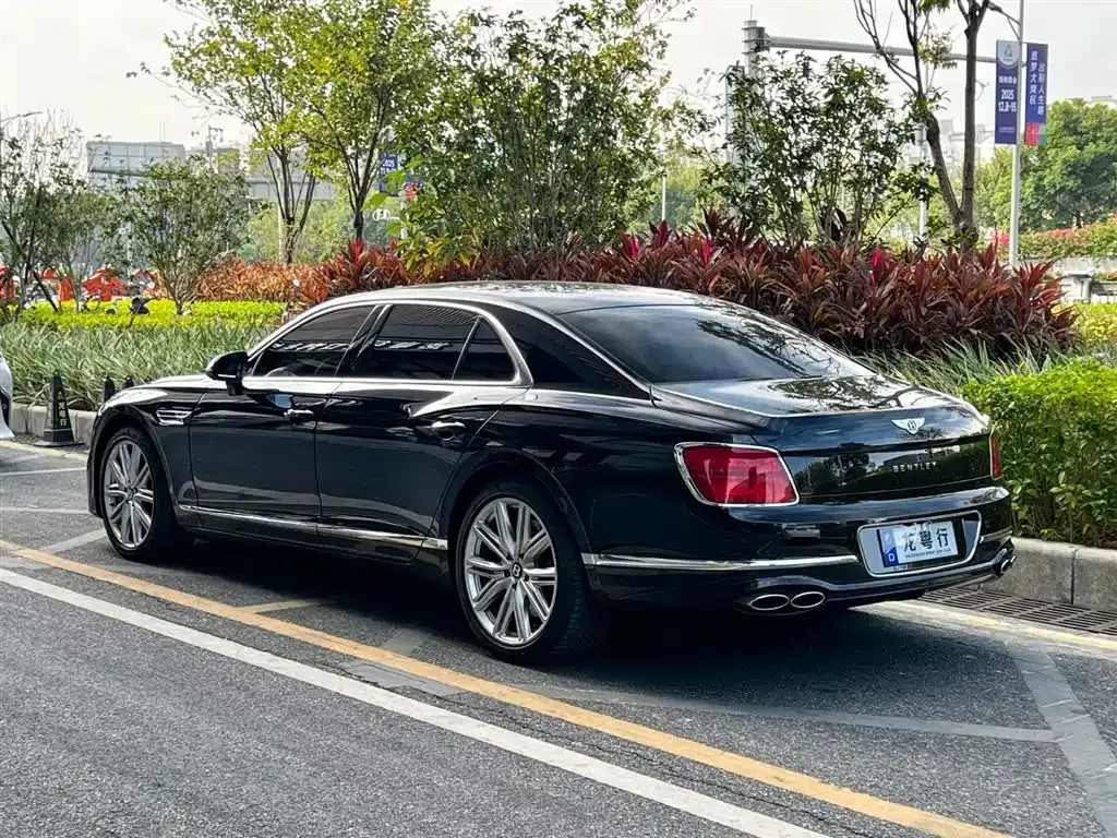 Bentley Flying Spur — фото 4