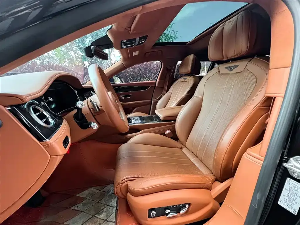 Bentley Flying Spur — фото 6