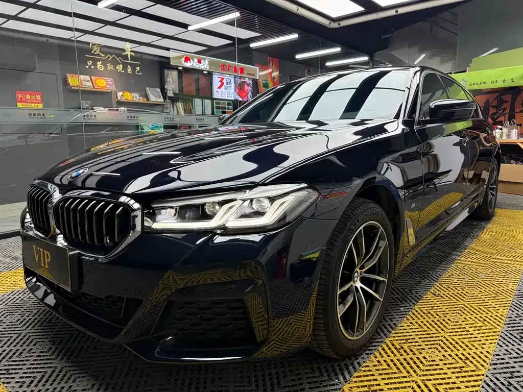 BMW 5 Series — фото 1